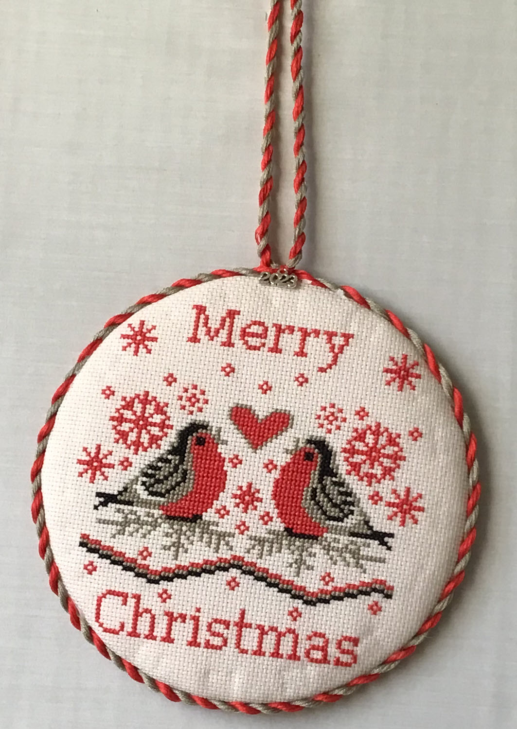 FO] Finished my first Christmas ornaments! : r/CrossStitch